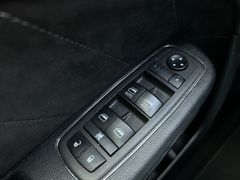 Fahrzeugabbildung Dodge Charger 5.7L R/T Autom. Blacktop Schiebedach