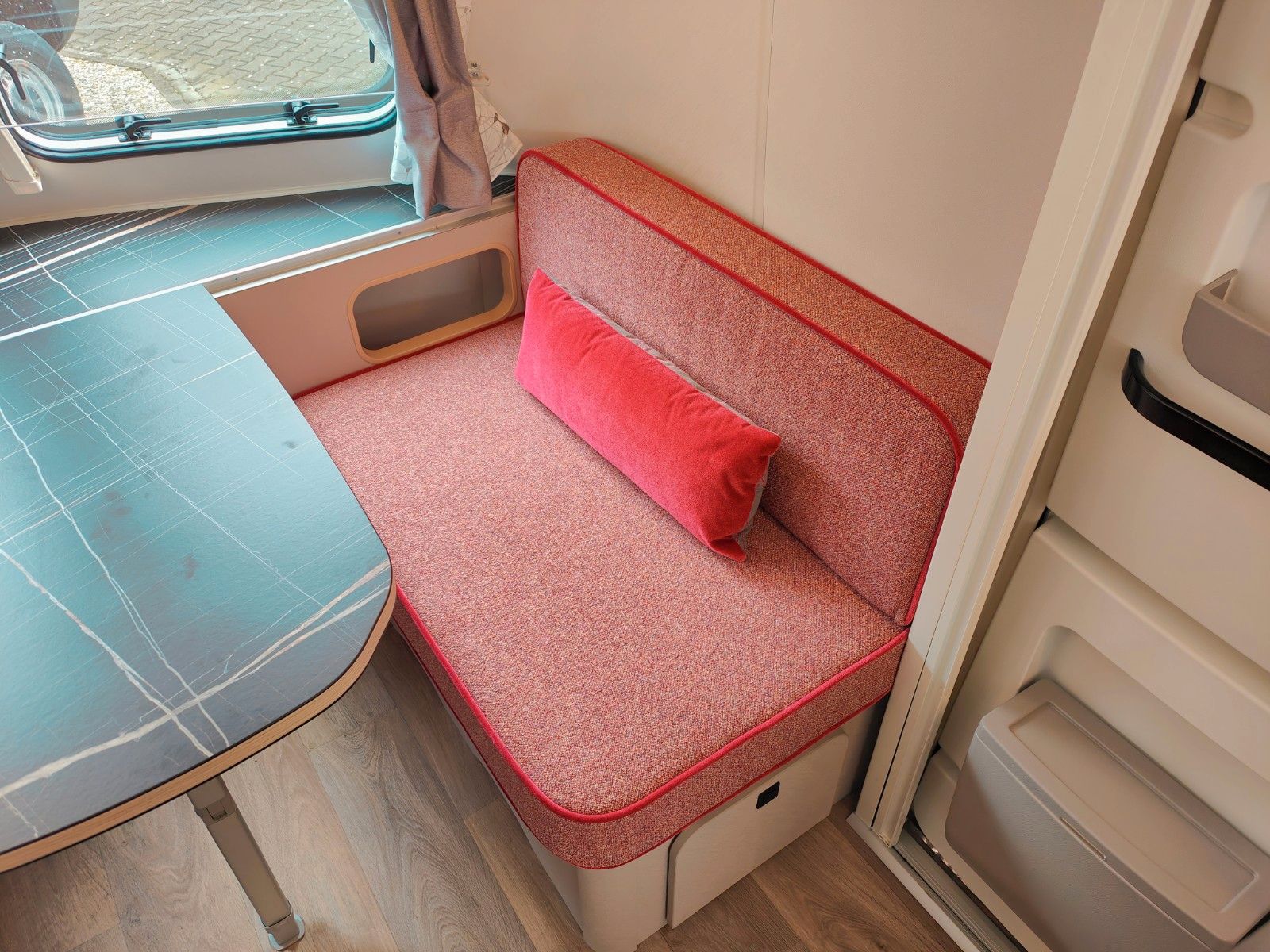 Fahrzeugabbildung HYMER / ERIBA / HYMERCAR Touring 530 Tango Red - JETZT 8.024€ SPAREN !!!