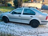 Volkswagen VW Bora 1.6 benzin - Volkswagen Bora mit Benzin-Antrieb: Kombi, 1.6