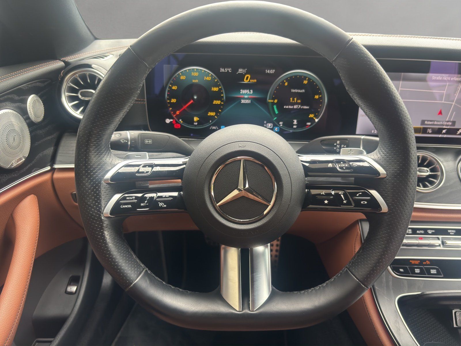 Fahrzeugabbildung Mercedes-Benz E 400 d 4M Cpé AMG Massage DISTRO Burm ABC KeyGo