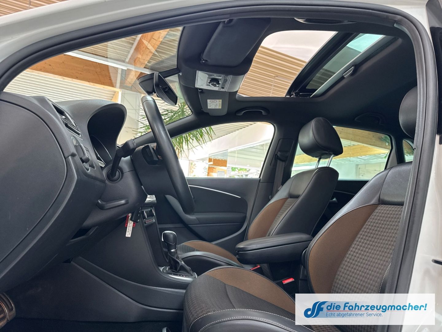 Fahrzeugabbildung Volkswagen Polo V Original 1.2TSI DSG Pano Kamera Navi LED