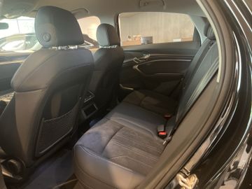 Audi Q8 e-tron - 12