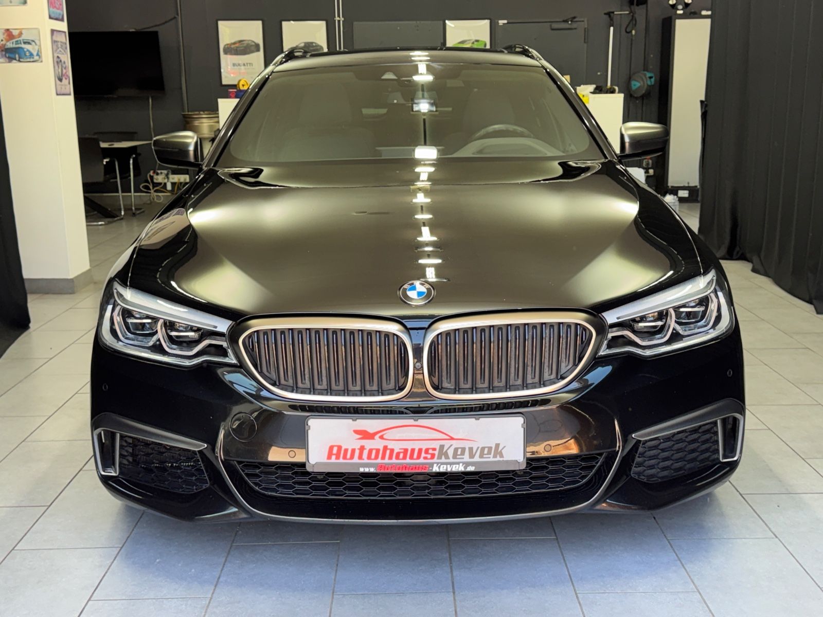 Fahrzeugabbildung BMW M550d xDrive Touring|PANO|NAVI|AHK|1.HAND