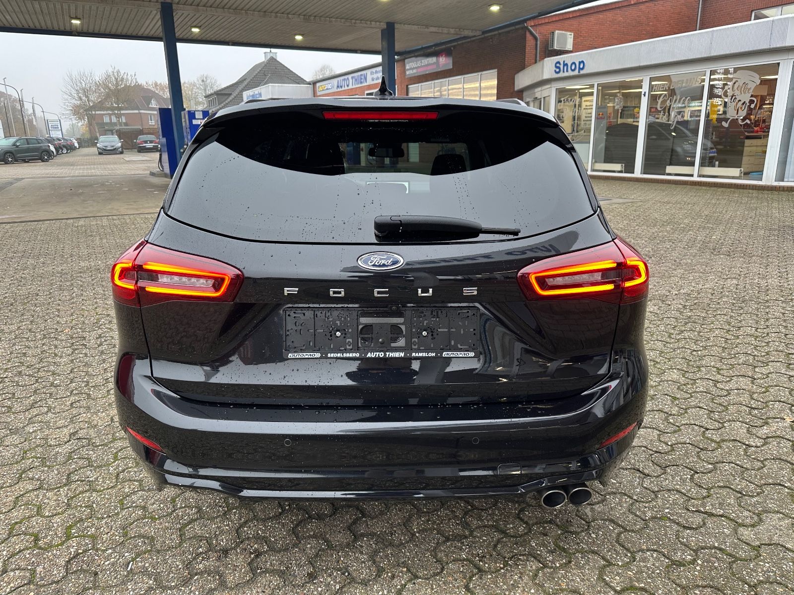 Fahrzeugabbildung Ford Focus Turnier 1.5 EB ST-Line AHK/Matrix/Sound