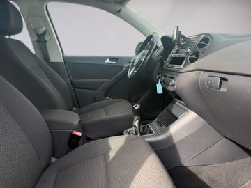 Volkswagen Tiguan - 12