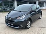 Toyota Aygo AYGO x - graue Toyota Aygo (X)