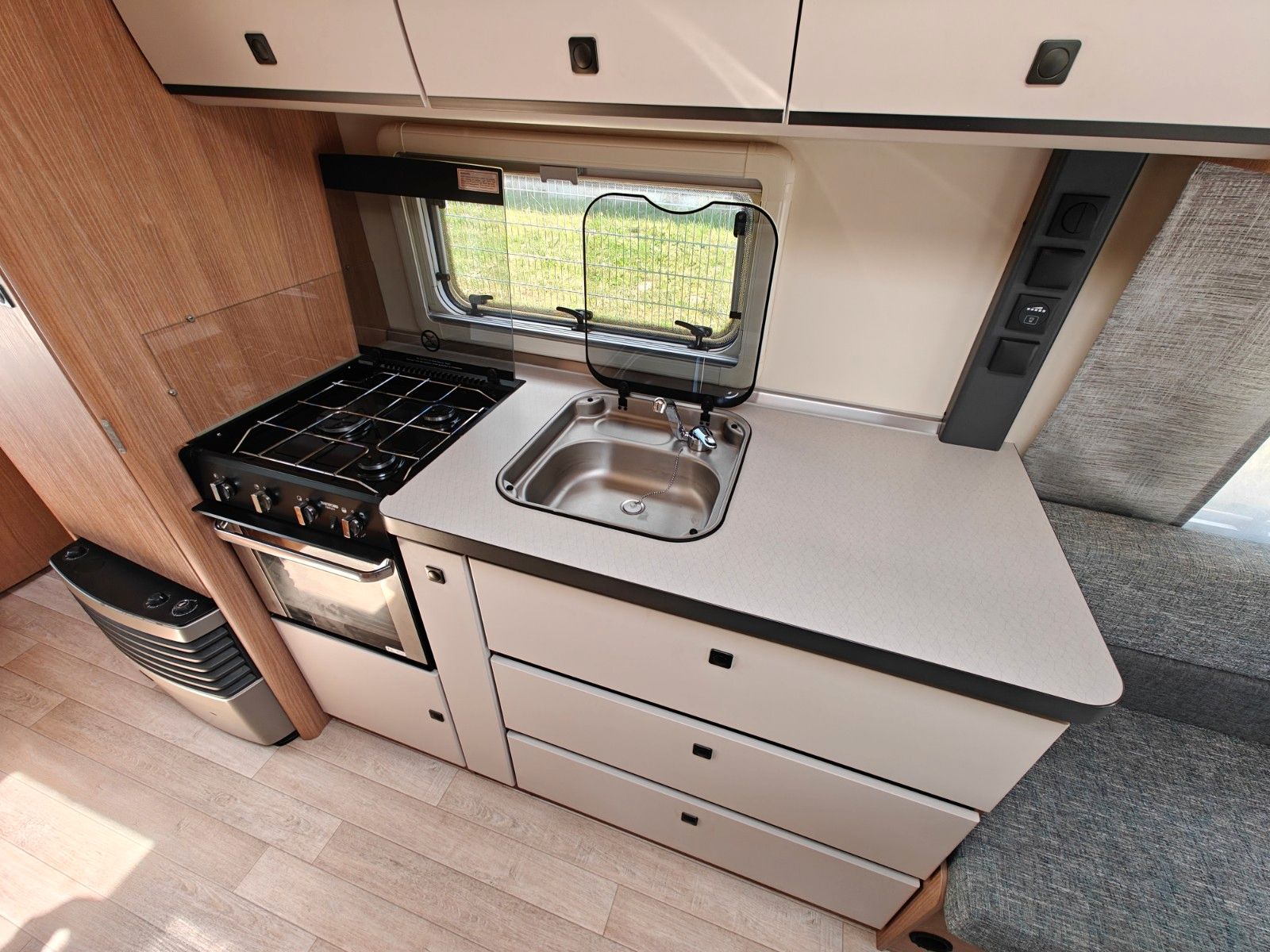 Fahrzeugabbildung Fendt Saphir 560 SF - Mover, Backofen, Citywasser -