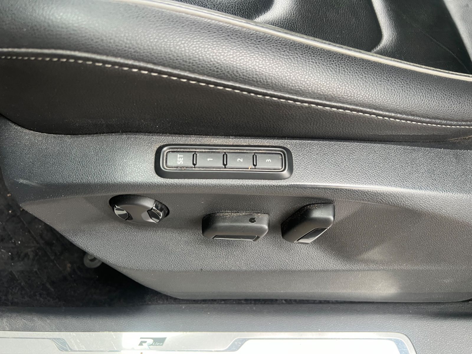 Fahrzeugabbildung Volkswagen Tiguan Highline DSG 4Motion R line