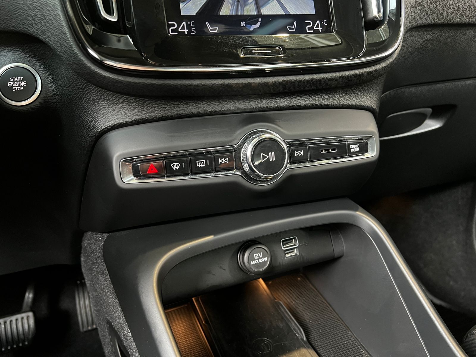 Fahrzeugabbildung Volvo XC40 Inscription LEDER NAVI PANO AHK 360°