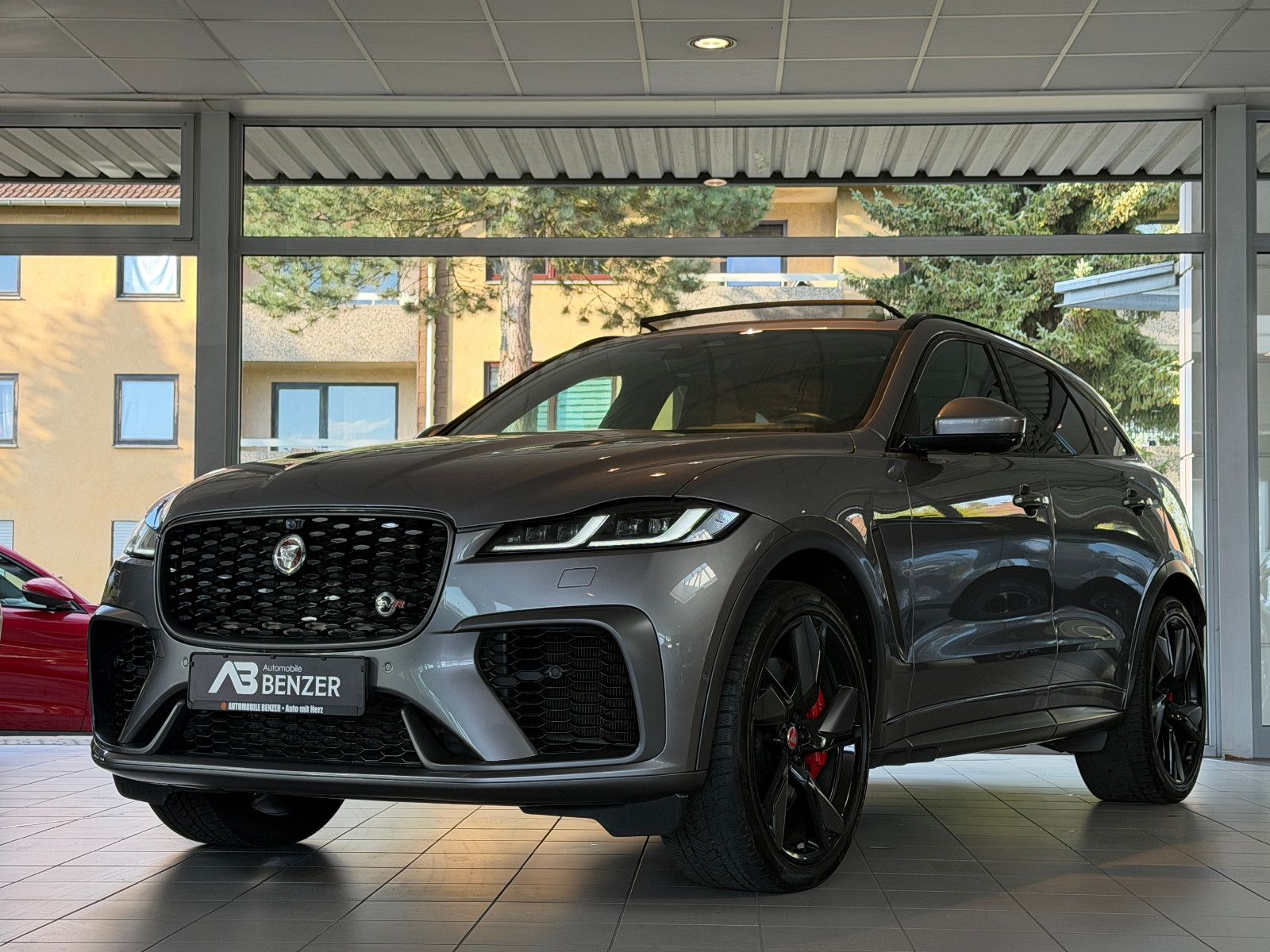 Fahrzeugabbildung Jaguar F-PACE SVR /PANO/MERIDIAN/360°KAM/HUD/AMBIENTE