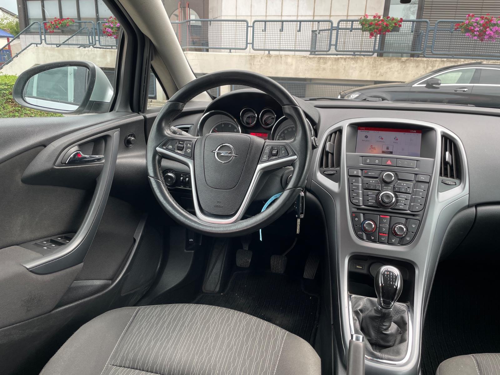 Opel Astra 2015 — photo 12