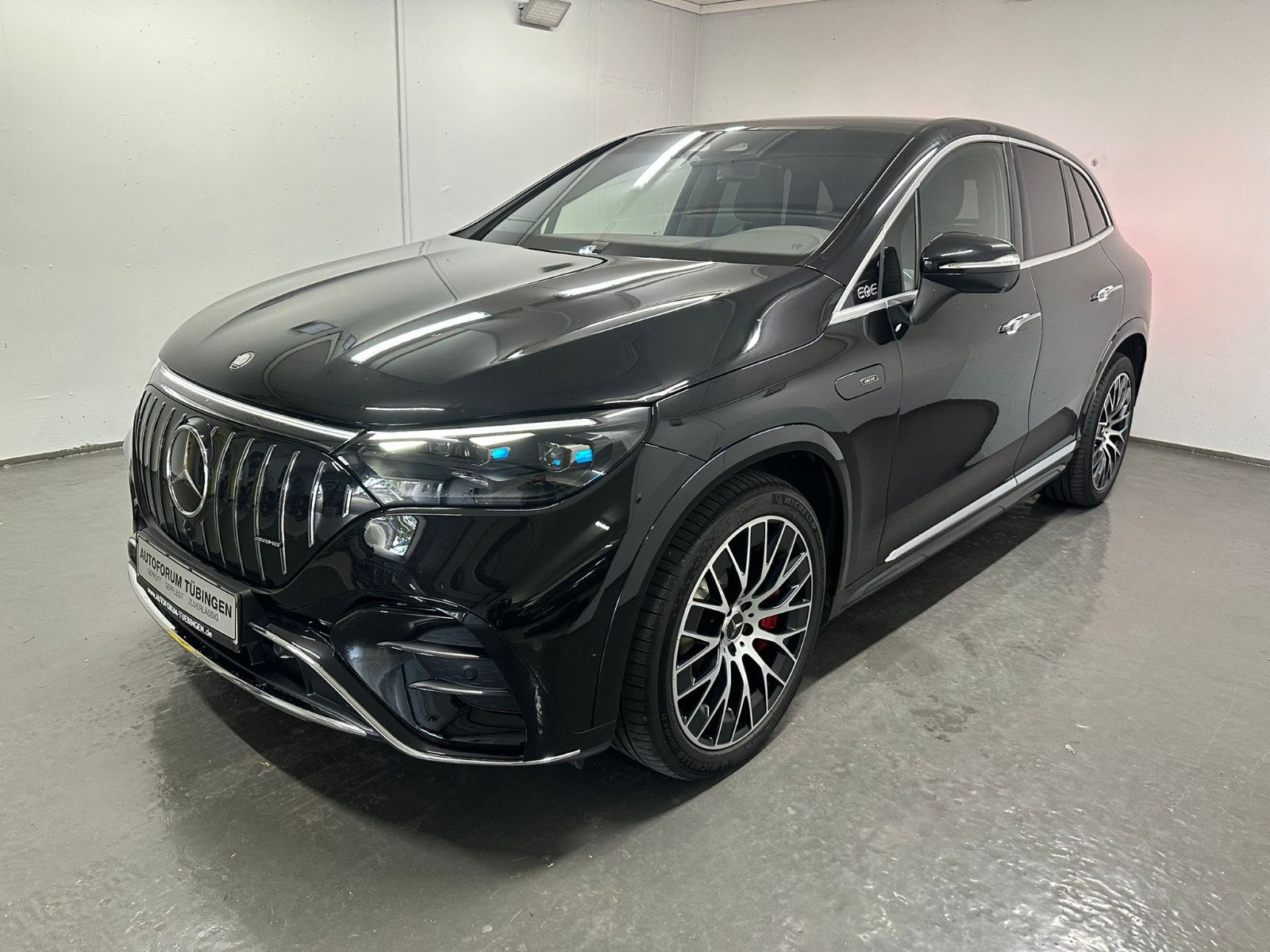 Fahrzeugabbildung Mercedes-Benz EQE 43 SUV AMG-LINE 4MATIC *Hyperscreen*PANO*