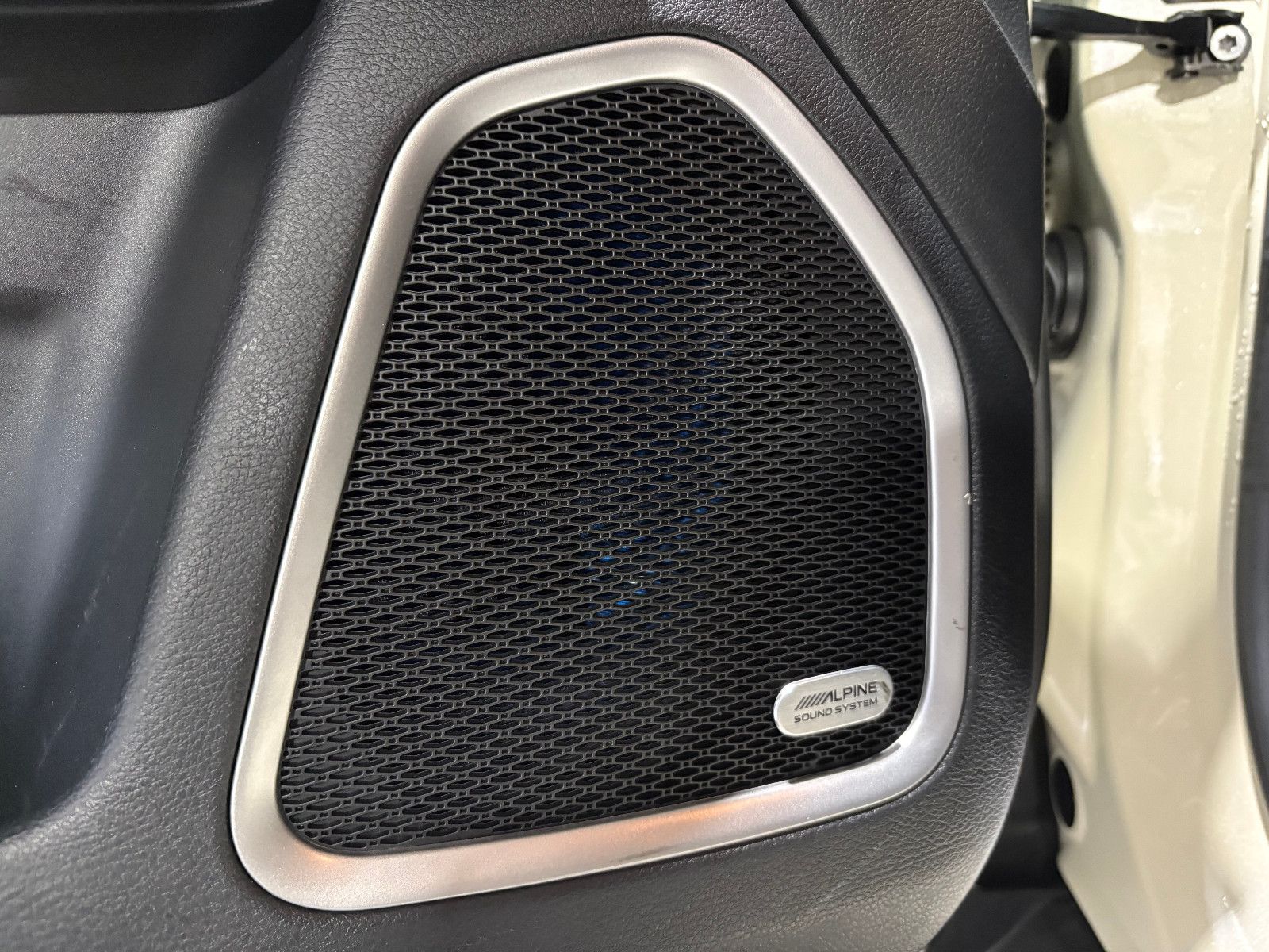 Fahrzeugabbildung Jeep Compass Limited FWD/NAVI/KAMERA/SOUND/DAB/SHZ