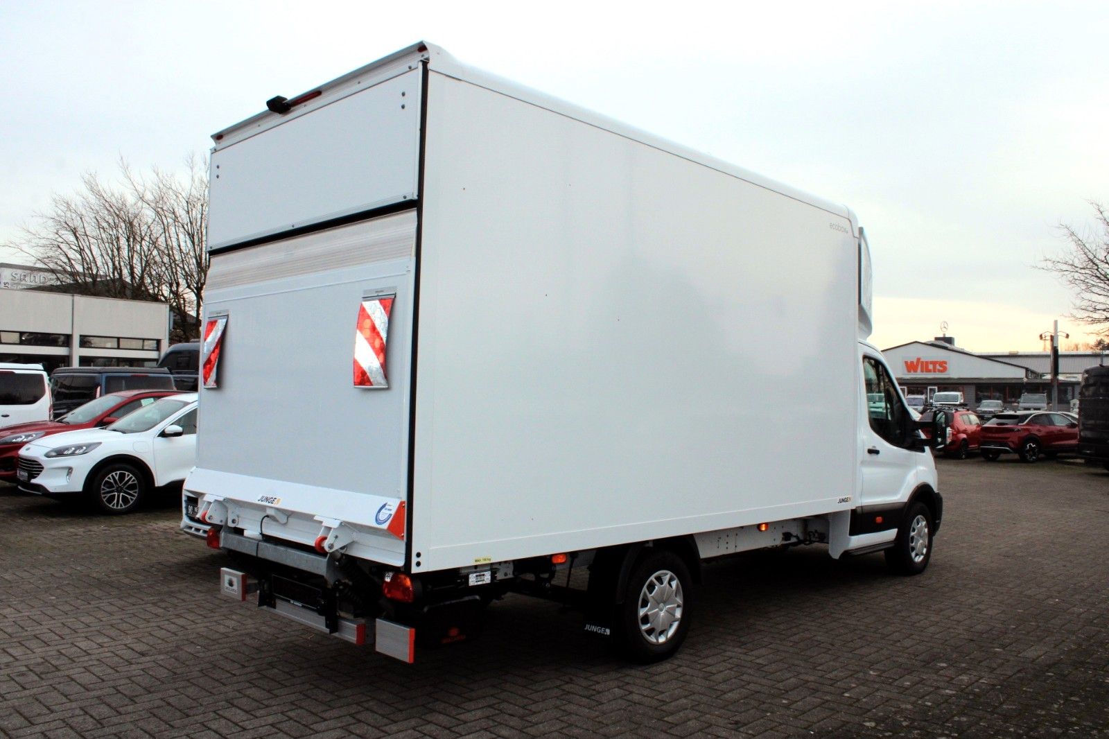 Fahrzeugabbildung Ford Transit JUNGE KOFFER + Laderampe L4 350 Trend