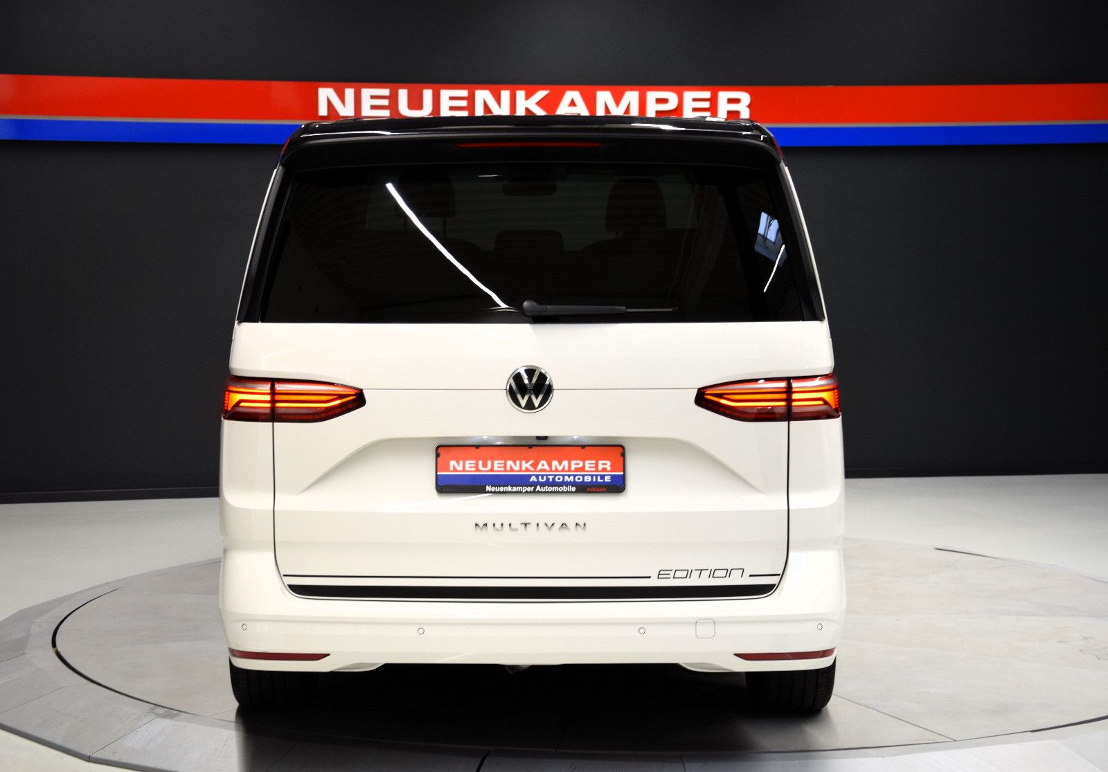 Fahrzeugabbildung Volkswagen T7 Multivan Edition lang Matrix AHK Standheiz