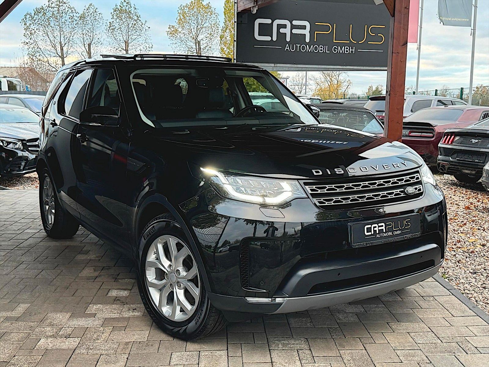 Fahrzeugabbildung Land Rover Discovery 5 SE Si4 *7 Sitze*Panorama*Top Zustand