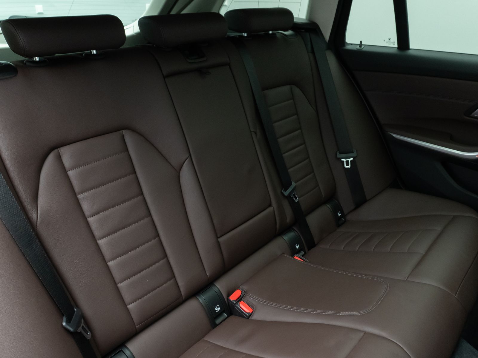 Fahrzeugabbildung BMW 330e Sport Line Panorama HUD DAB HiFi PDC Alarm