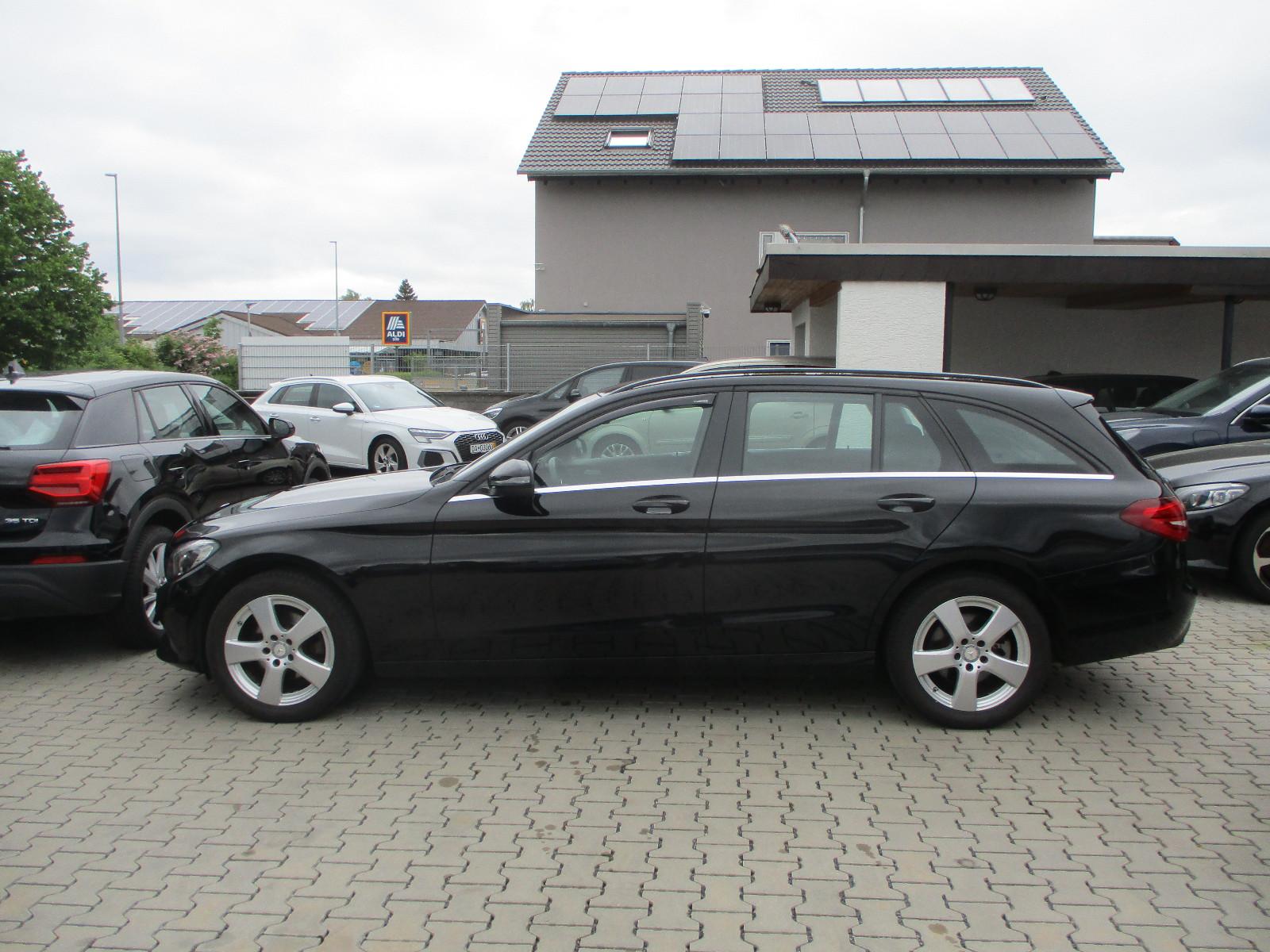 Mercedes-Benz C 220 d T NAVI LED SITZH TEMPOM PDC
