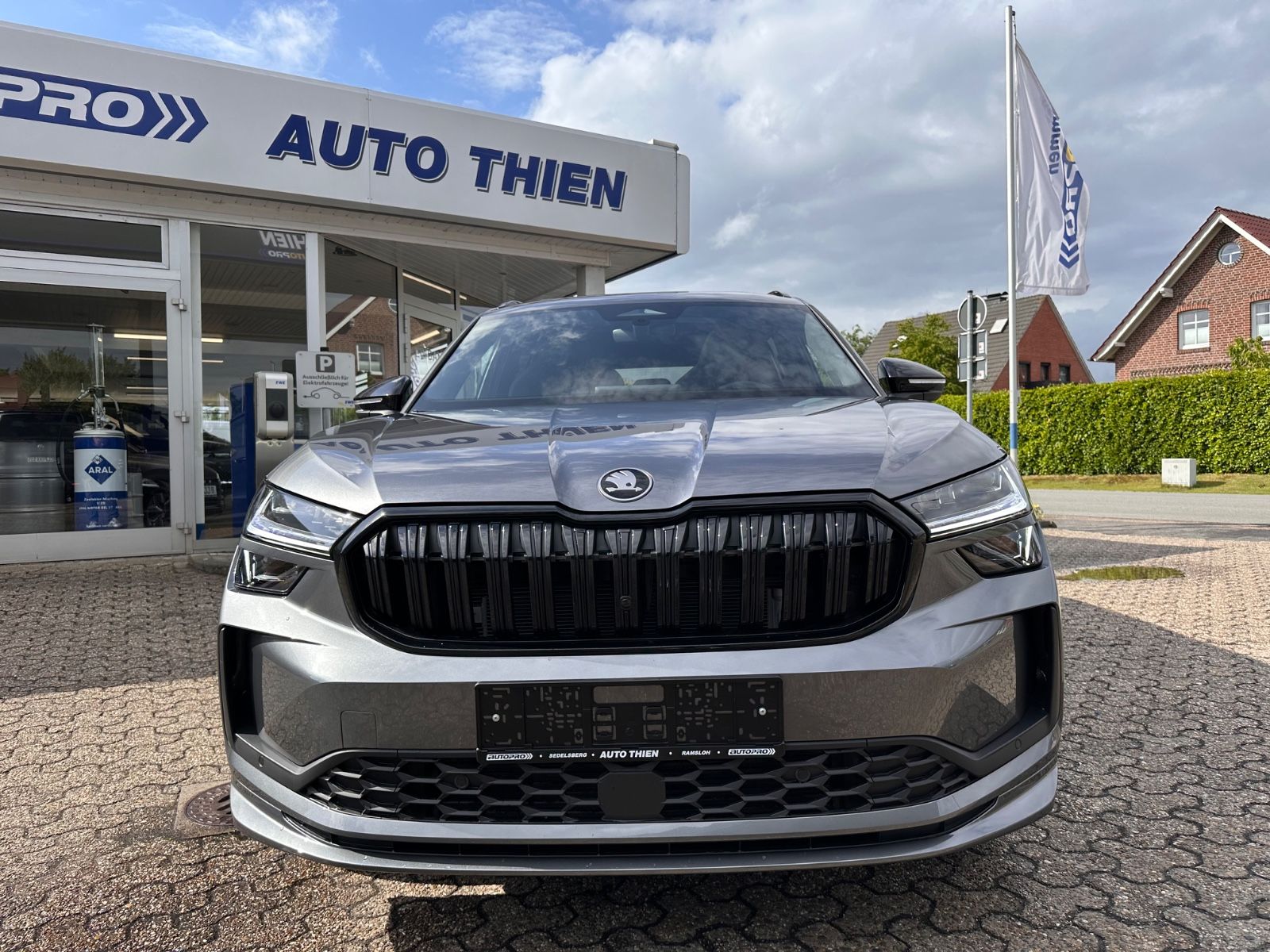Fahrzeugabbildung SKODA Kodiaq 2.0 TDI 4x4 Sportline Matrix/AHK/Pano/7