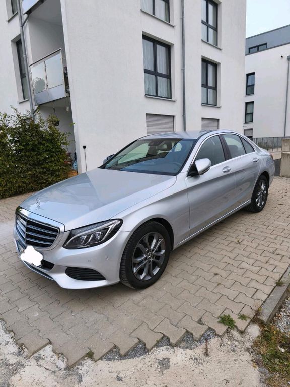 Image of Mercedes-Benz E 220