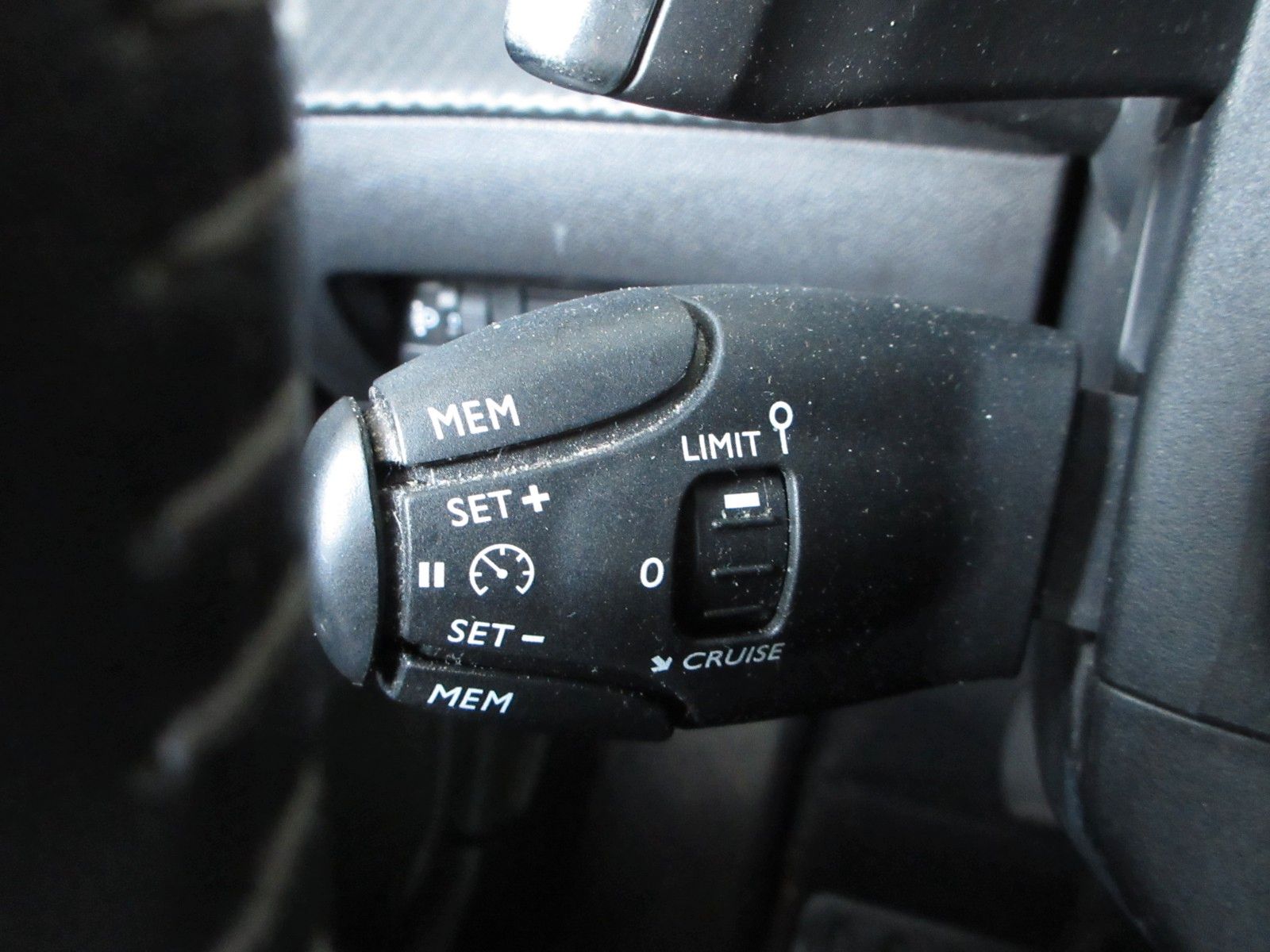 Fahrzeugabbildung Peugeot 208 Allure 1.2T FULL-LED/NAVI/PDC/CAM/ALU