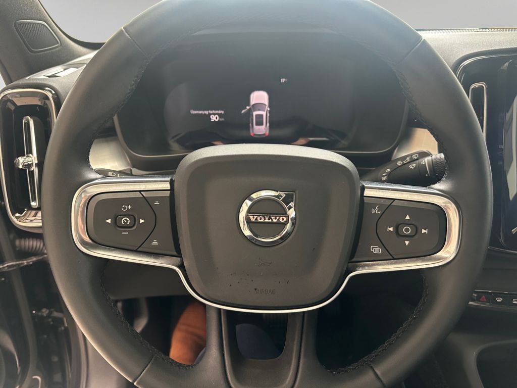 VOLVO XC40 B3 B DKG Plus Black Edition 360° Schiebedac VOLVO XC40 B3 B DKG Plus Black Edition 360° Schiebedac