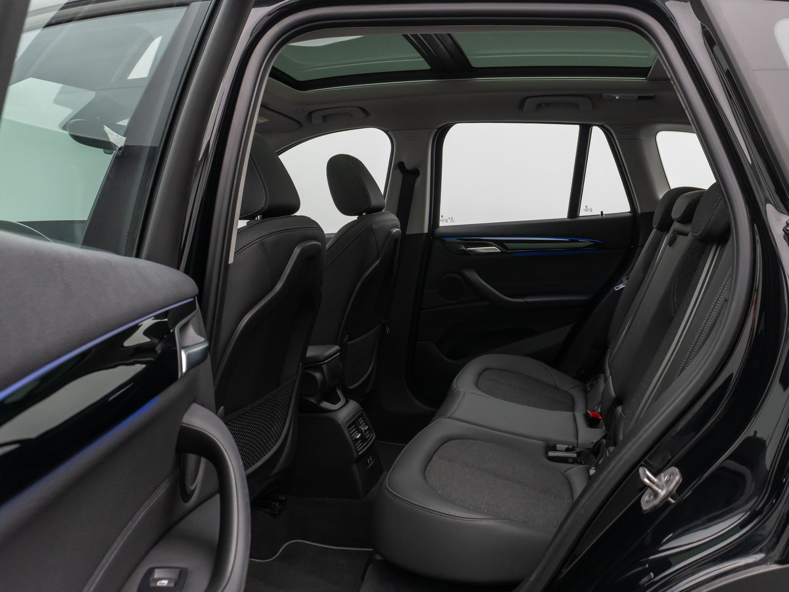 Fahrzeugabbildung BMW X1 xD20i Sport Line Panorama Kamera HUD DAB HiFi