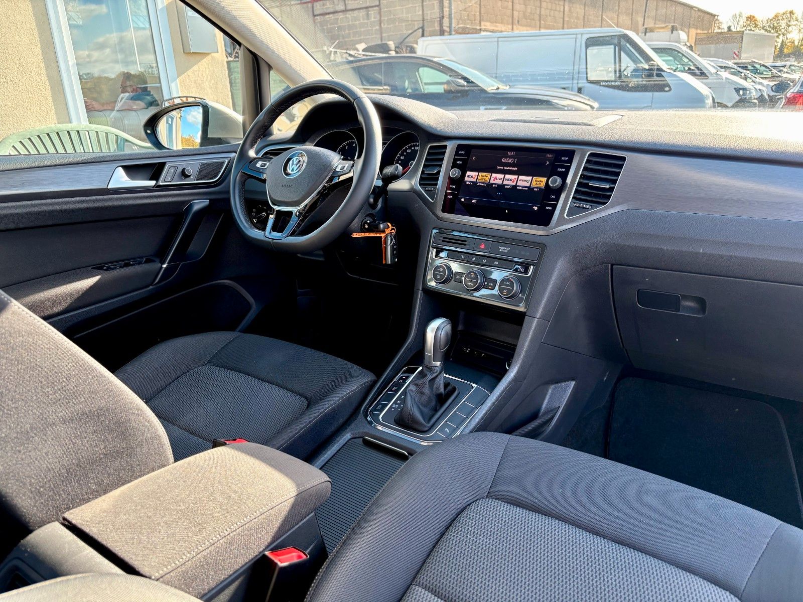 Fahrzeugabbildung Volkswagen Golf Sportsvan VII 1.5 TSI DSG Klima PDC 2.HAND