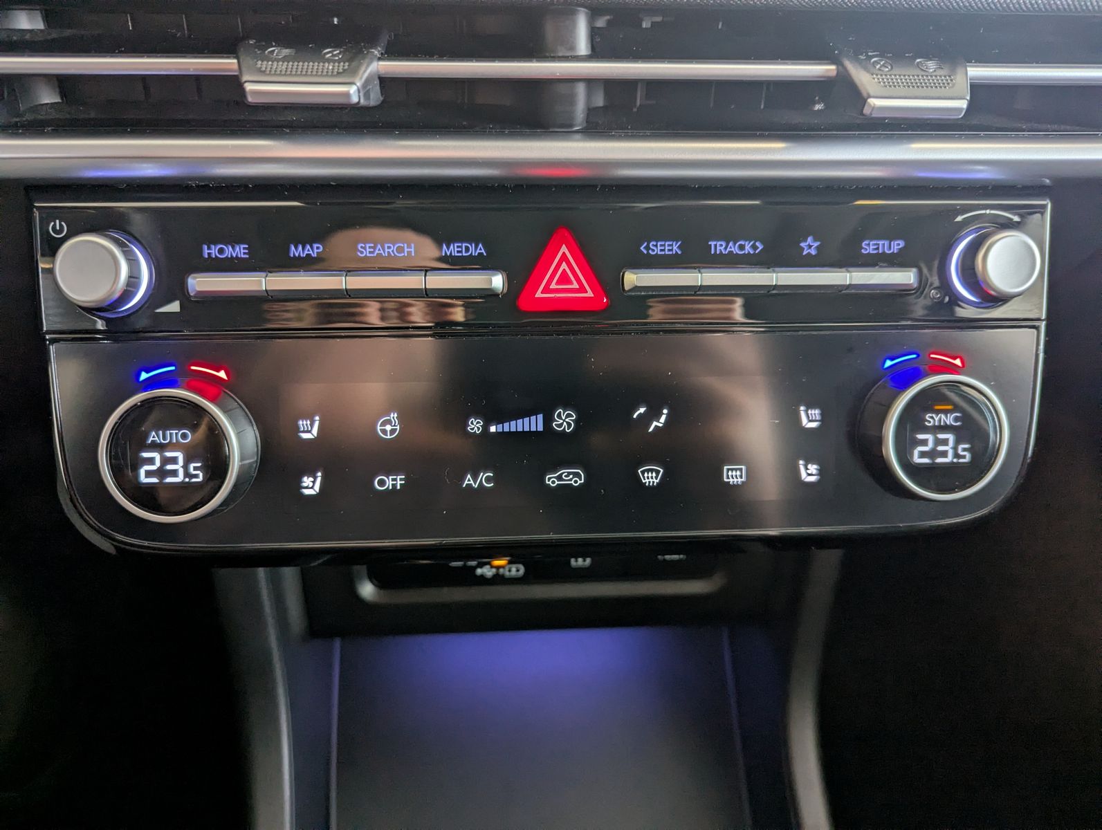 HYUNDAI Tucson 1.8 T-GDI Prime Mild-Hybrid 4WD Pano AHK - Image 23