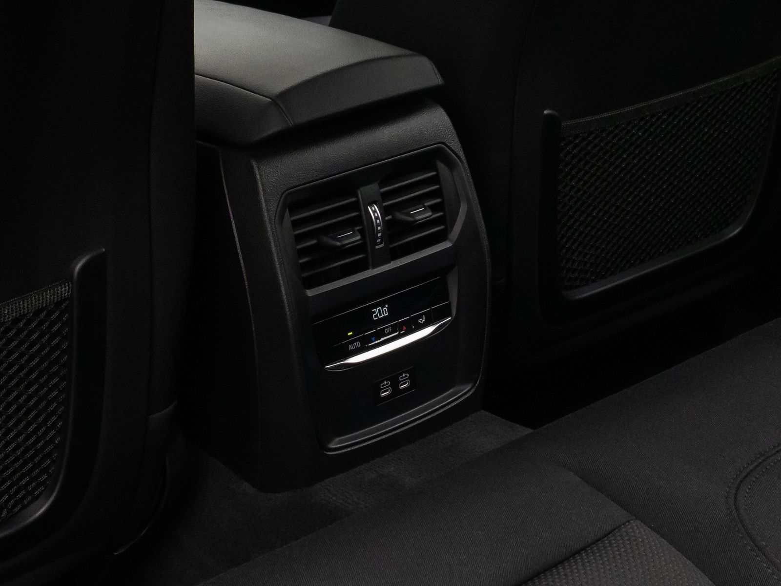 Fahrzeugabbildung BMW 318i DAB CockPit+ PDC Geschwindigkeitsreg LED