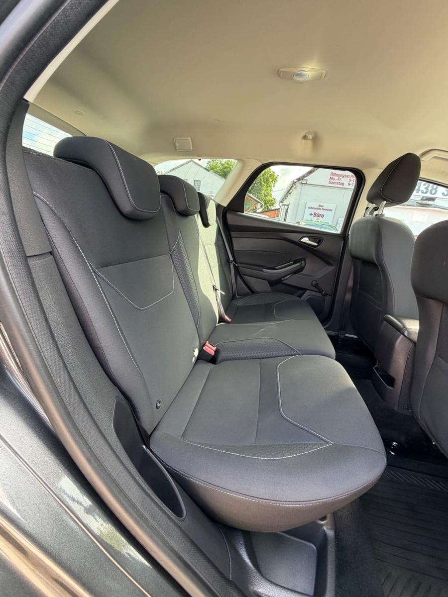 Ford Focus Turnier Sport Sportsitze Sport Lenkrad