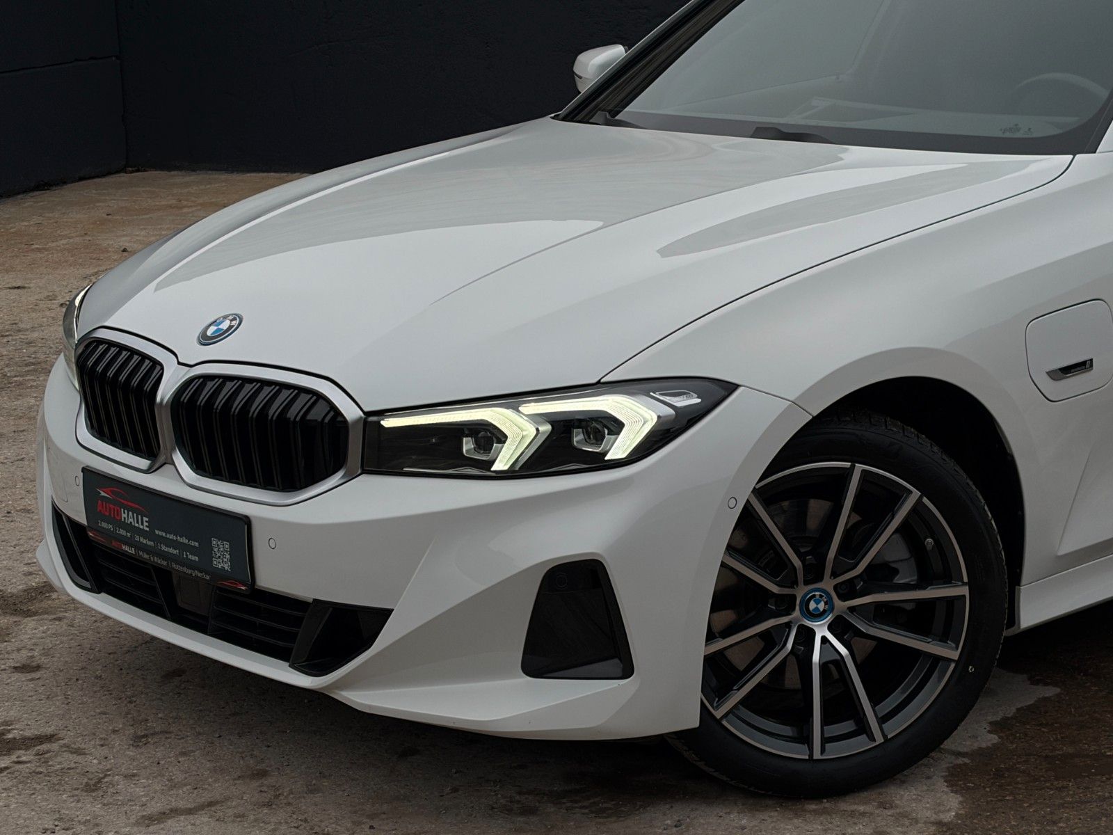 Fahrzeugabbildung BMW 330e Touring Advantage Akustik LcPlus HIFI CAM