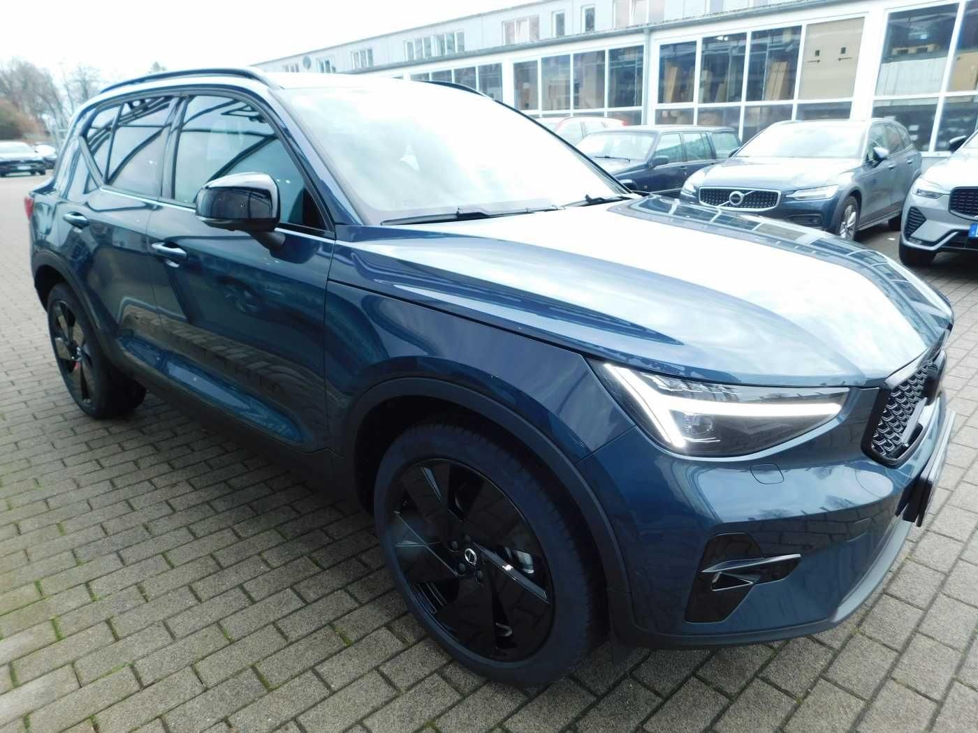 Fahrzeugabbildung Volvo XC40 B4 Plus Black Edition