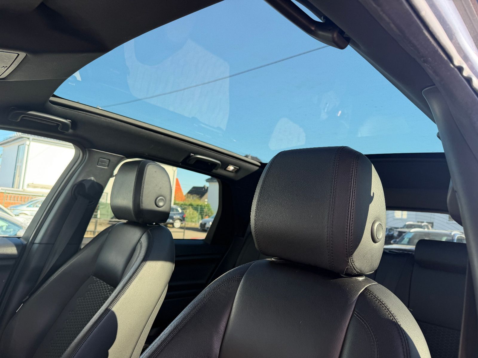 Fahrzeugabbildung Land Rover Discovery Sport SE AWD/PANO/ACC/NAVI/KAMERA/SHZ