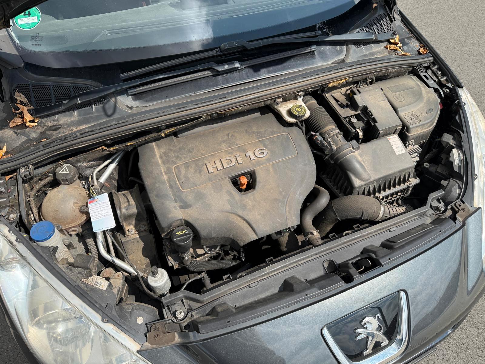 Peugeot 308 2013 — photo 31