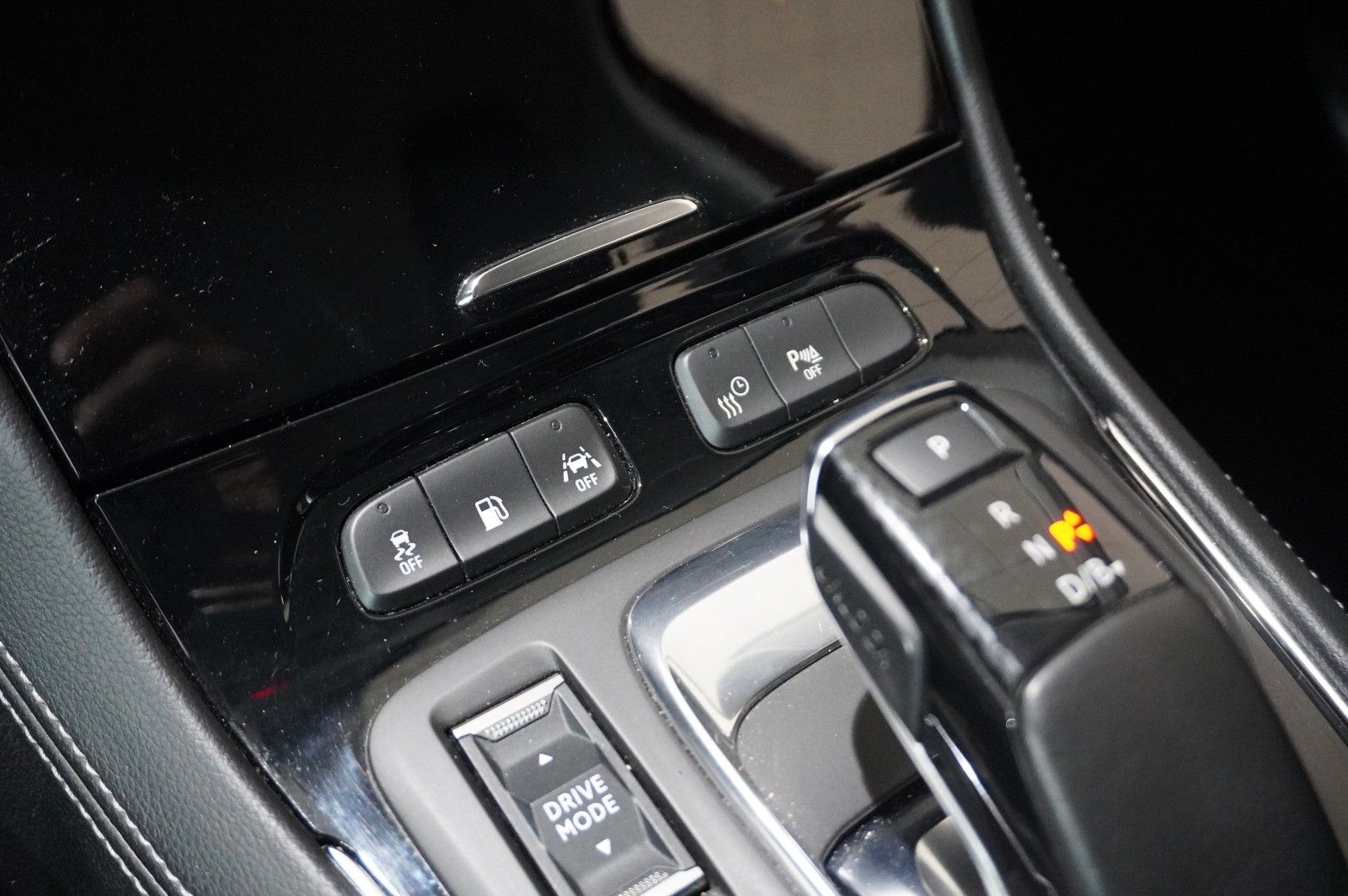 Fahrzeugabbildung Opel Grandland (X) 1.6 ELEGANCE HYBRID NAVI/SH/KAMERA
