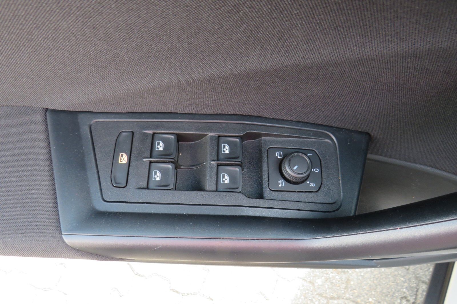 Fahrzeugabbildung Volkswagen T-Roc Life DSG AHK NAVI SITZH. APP-CON. LED 1Hd
