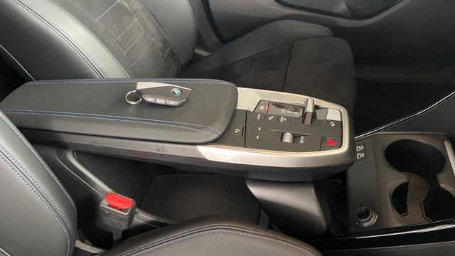 Fahrzeugabbildung BMW 220 Baureihe 2 Active Tourer 220 i M Sport NAVI+