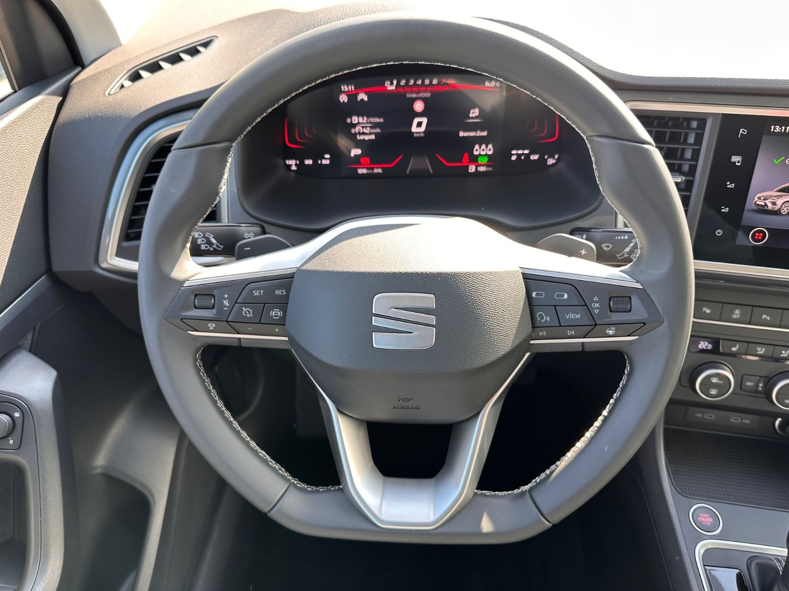 Fahrzeugabbildung SEAT Ateca 1.5 TSI Style DSG AHK/Navi/ACC/LED/SHZ/APP