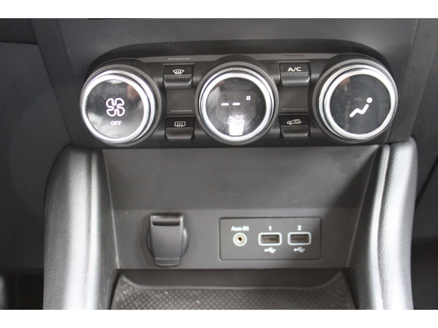 Fahrzeugabbildung Renault Captur II Intens LED GRA PDC RFK Navi StHzg WiPa