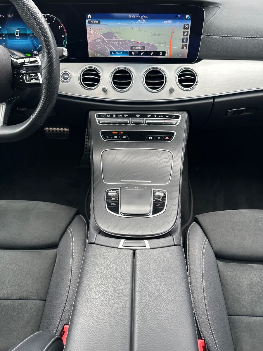 Fahrzeugabbildung Mercedes-Benz E 300de T AMG Line NAV+LED+ACC+KAMERA+HUD+AHK+PP