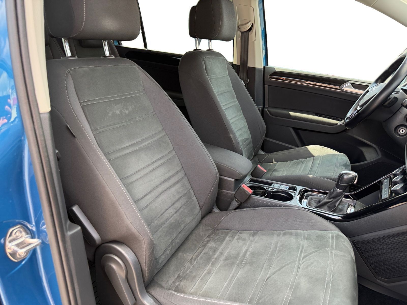 Fahrzeugabbildung Volkswagen Touran 1.4 TSI Highline R-LINE KAMERA ACC