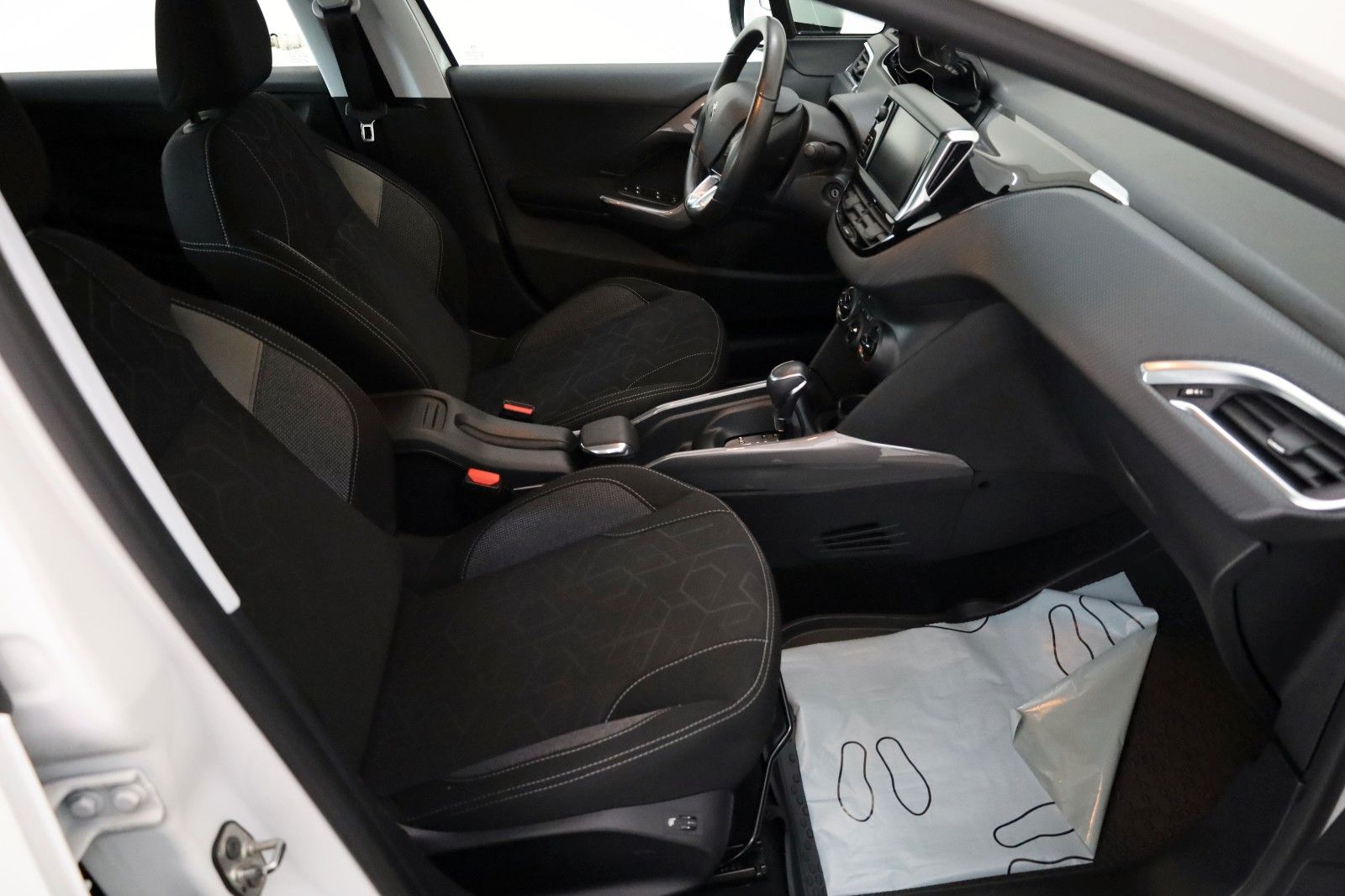 Fahrzeugabbildung Peugeot 2008 Active Klima.SH,PDC