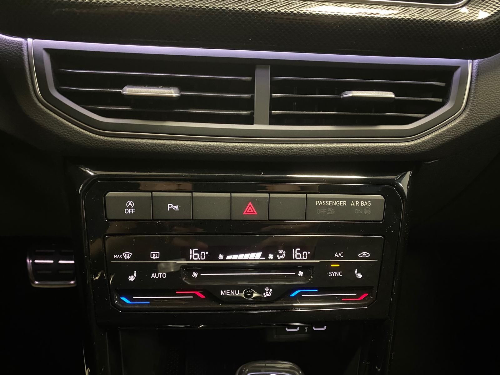 Fahrzeugabbildung Volkswagen T-Cross 1.5 TSI DSG BLACK STYLE R-Line+AHK+ACC++