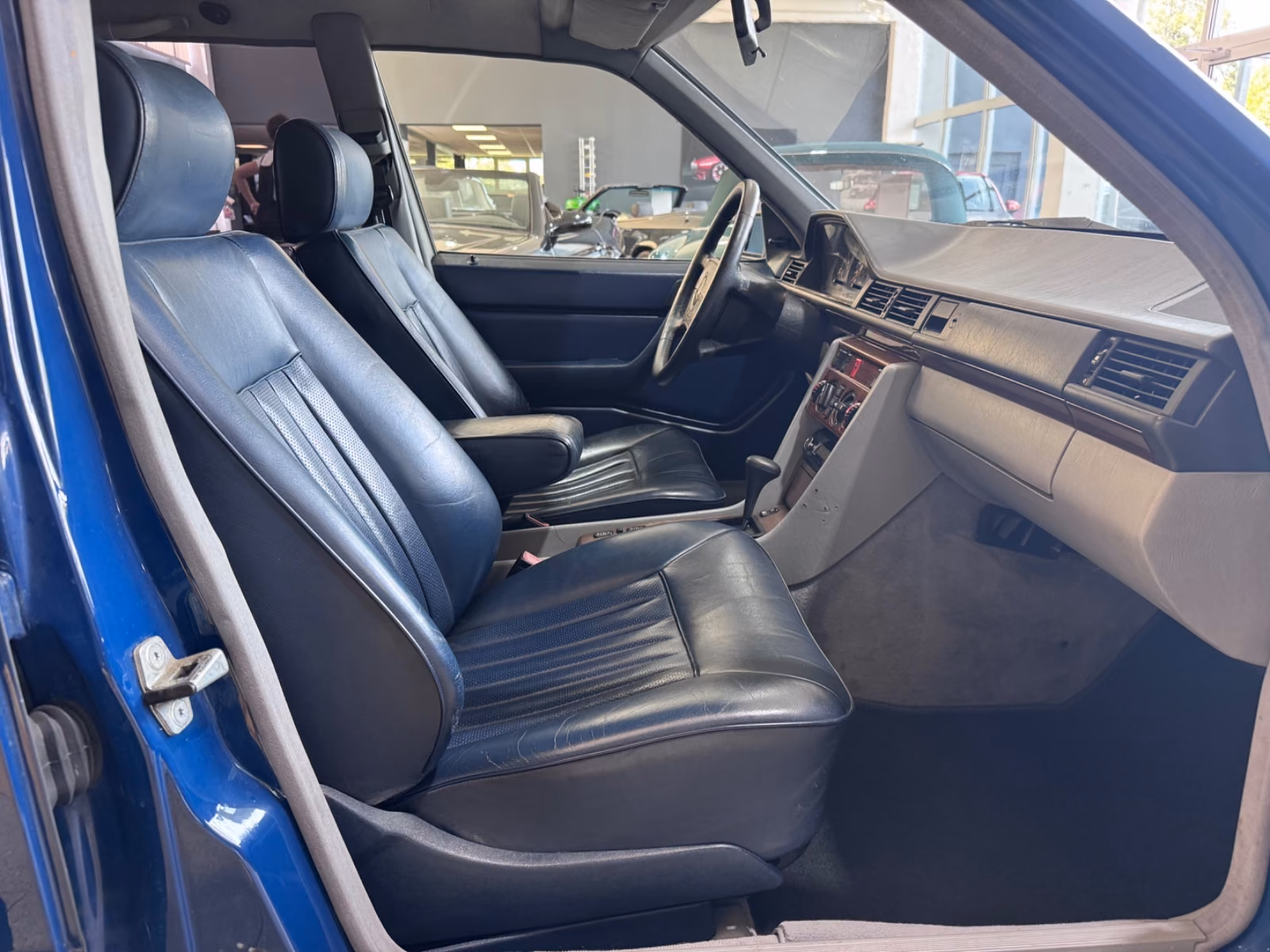 MERCEDES-BENZ E 230 132 ch BVA W124 - CLIM - CHAUFFAGE STATIONNAIRE - CUIR - ATTELAGE - 244600 km