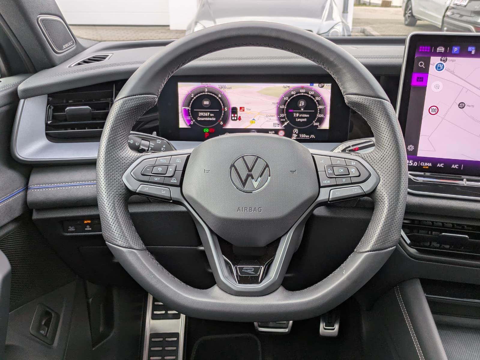 Fahrzeugabbildung Volkswagen Tayron 2.0 TDI 4M R-Line BLACK*7Si*MATRIX*PANO