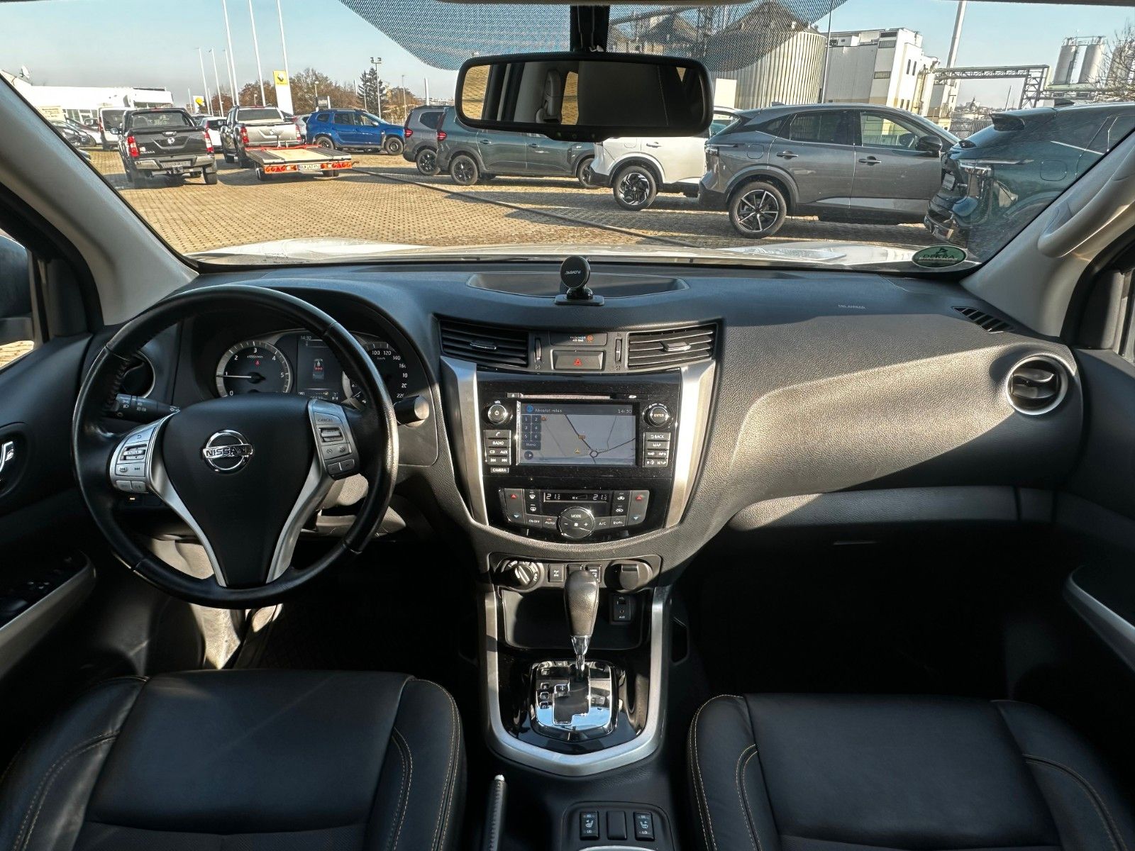 Fahrzeugabbildung Nissan Navara NP300 Tekna Double Cab 4x4 AHK