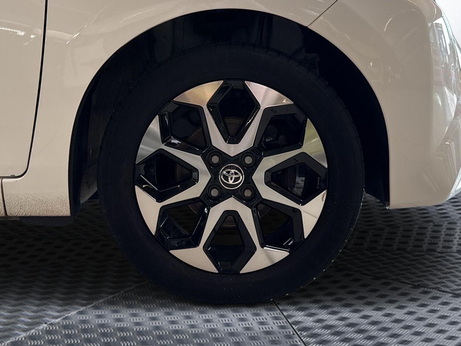 Toyota AYGO x-Play- Faltdach-Neuer-TÜV-8 fachbereift-Ka