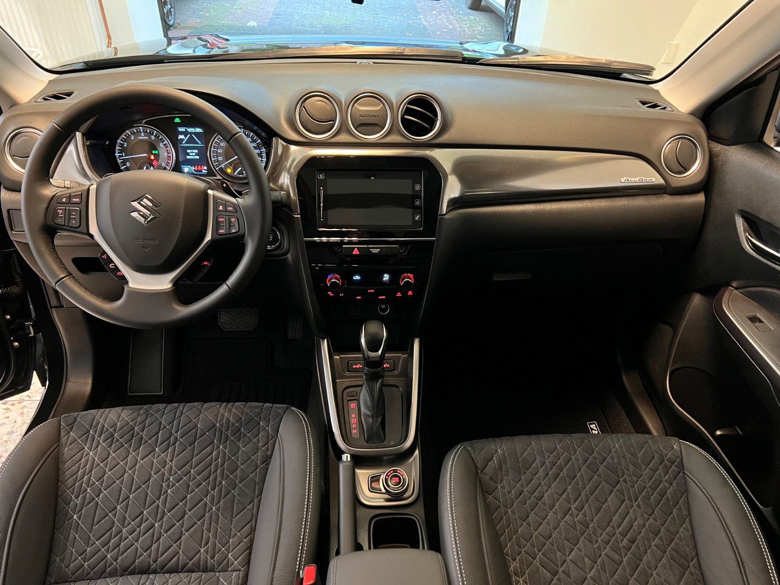Fahrzeugabbildung Suzuki Vitara 1.5 Comfort+ Allgrip AGS ACC