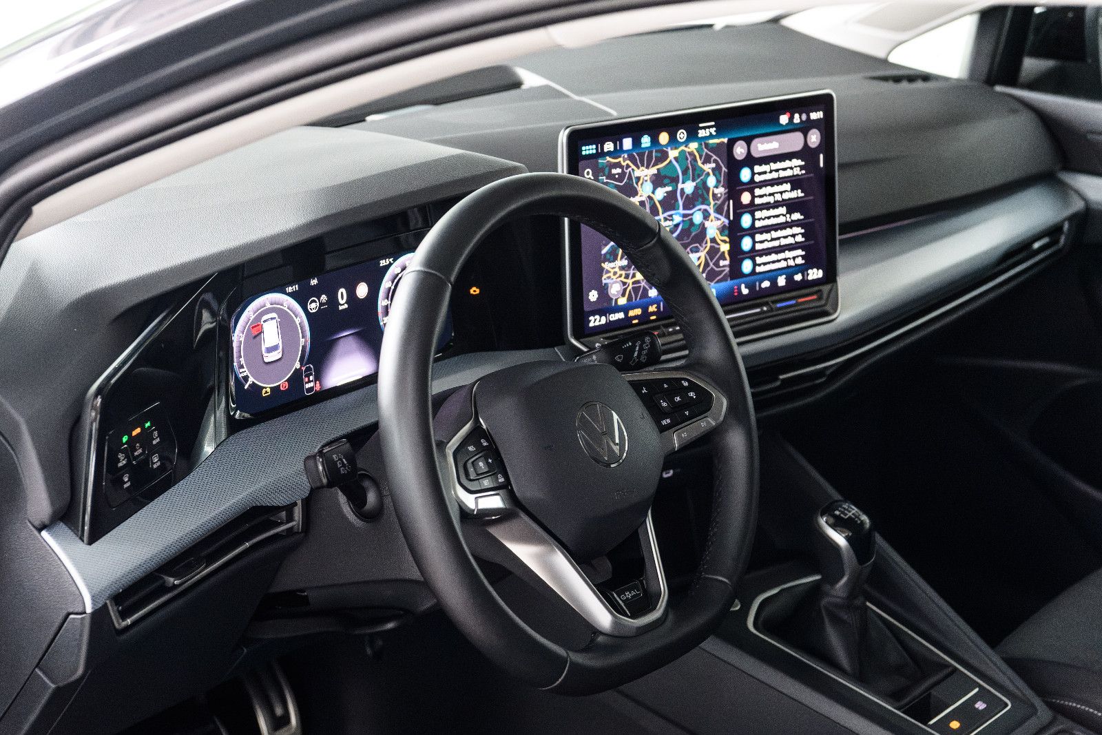 Fahrzeugabbildung Volkswagen Golf VIII Var. 1.5 TSI 110 kW+LED+AHK+GJR+TOTWIN
